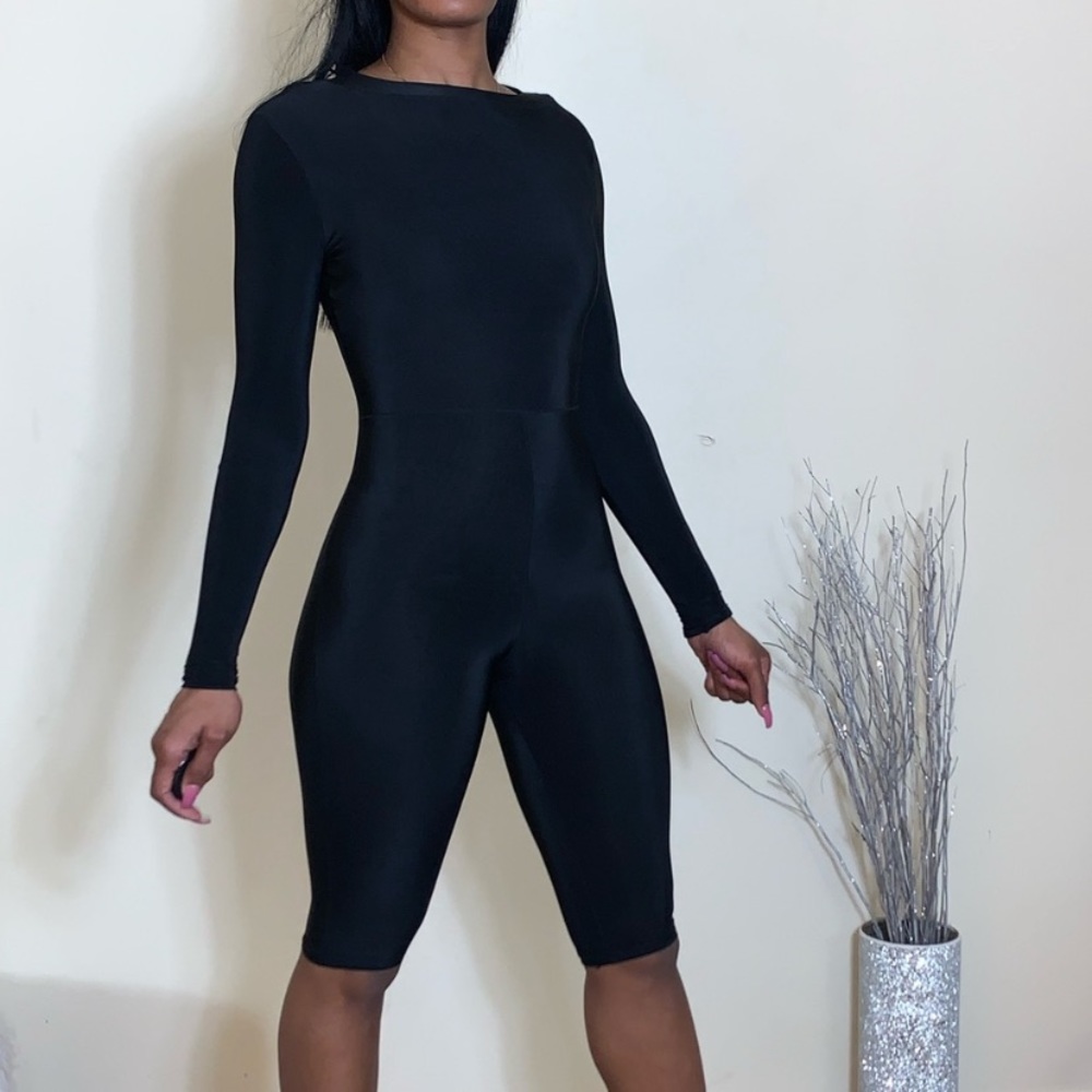 NWT black unitard size 4 prettylittlething